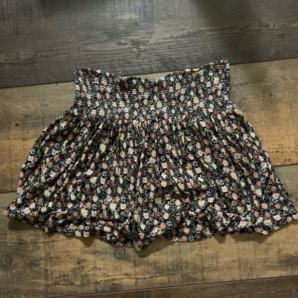 Floral Mini Skirt High Waisted Never Worn - Picture 2 of 4